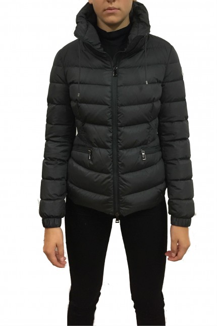 vendita moncler on line vendita moncler on line